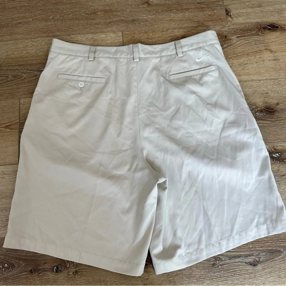 Nike Men's Golf FITDRY Pleated Chino Khaki Shorts Size 38 GUC - Picture 9 of 9
